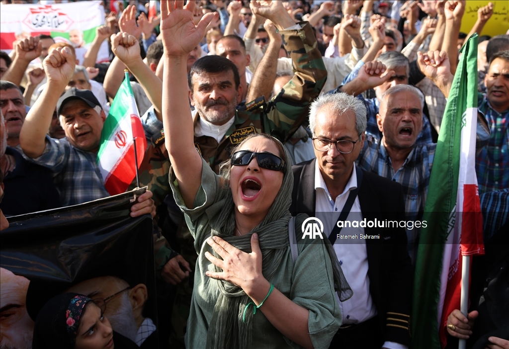 بمشاركة بزشكيان.. مظاهرة حاشدة في طهران تنديدا بالعدوان الأمريكي