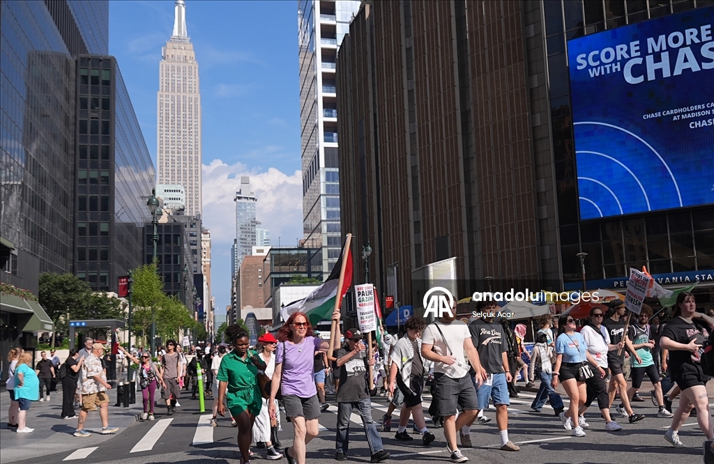New York'ta İsrail'in Gazze ve İran'a yönelik saldırılarına karşı protesto yürüyüşü düzenlendi