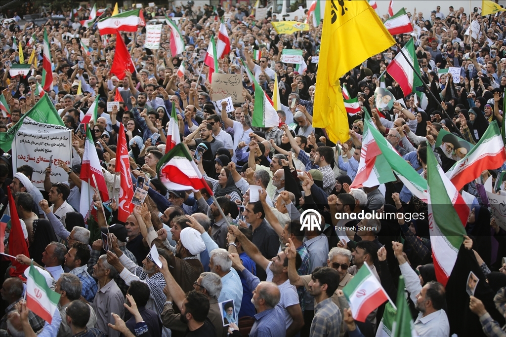 بمشاركة بزشكيان.. مظاهرة حاشدة في طهران تنديدا بالعدوان الأمريكي