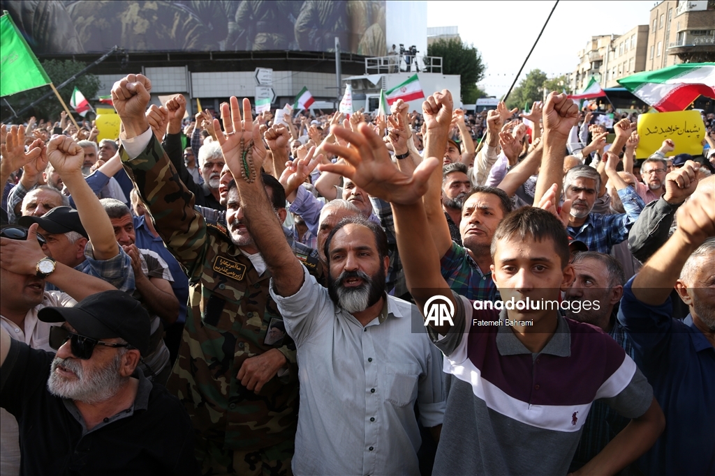 بمشاركة بزشكيان.. مظاهرة حاشدة في طهران تنديدا بالعدوان الأمريكي