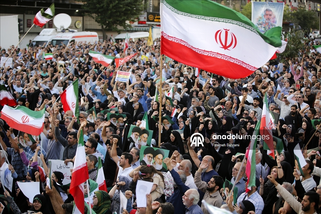 بمشاركة بزشكيان.. مظاهرة حاشدة في طهران تنديدا بالعدوان الأمريكي
