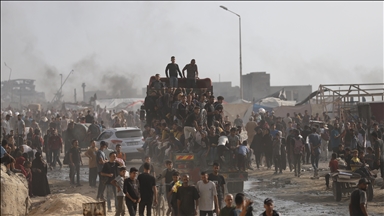 Gazze'de açlıkla mücadele eden binlerce Filistinli, yardım almak için Zakim bölgesine akın etti