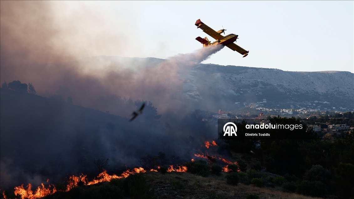 Yunanistan’da ormanlık alanda yangın çıktı