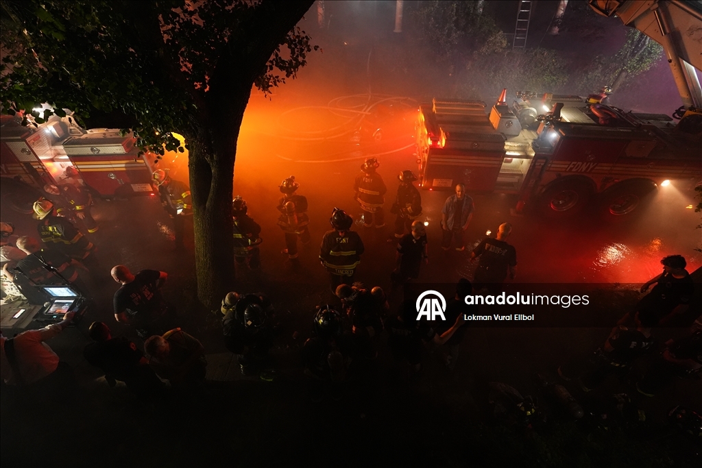 При пожаре в Бронксе пострадали 14 человек