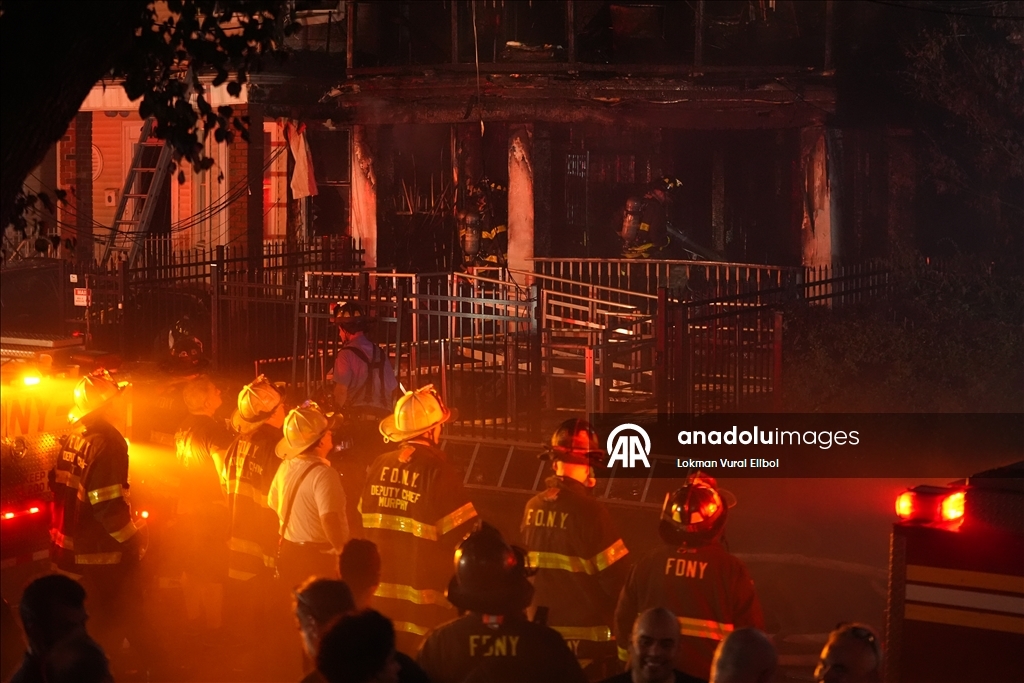 При пожаре в Бронксе пострадали 14 человек