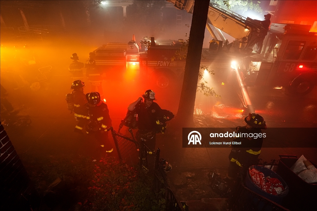 При пожаре в Бронксе пострадали 14 человек