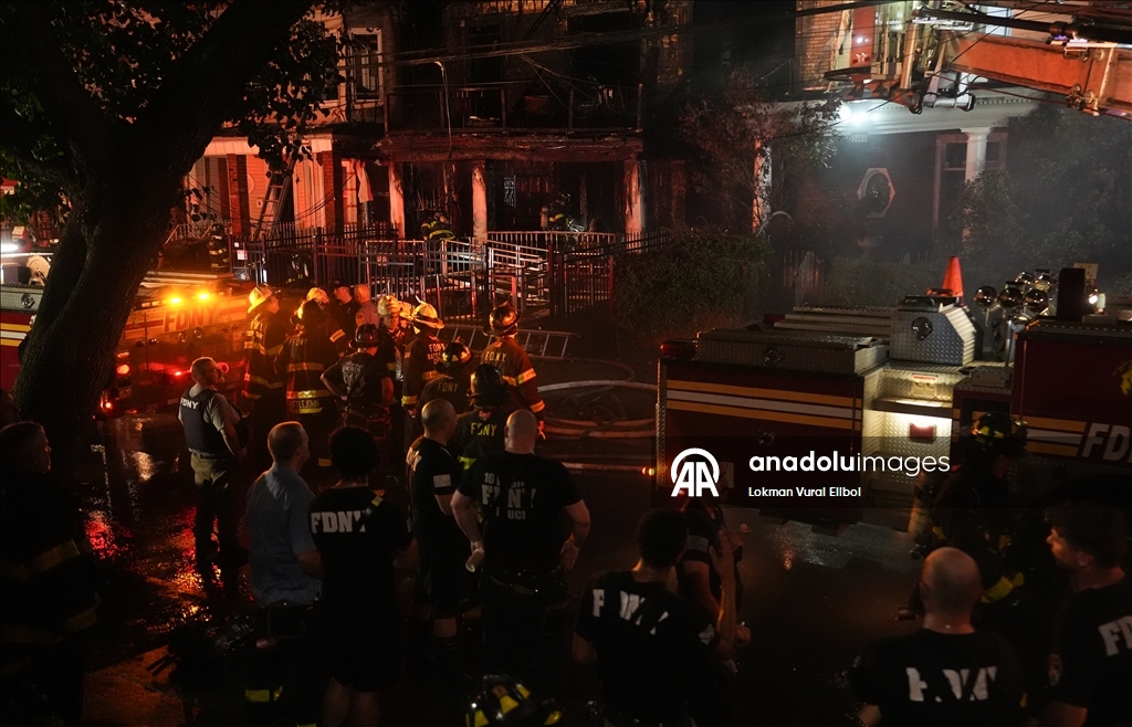 При пожаре в Бронксе пострадали 14 человек
