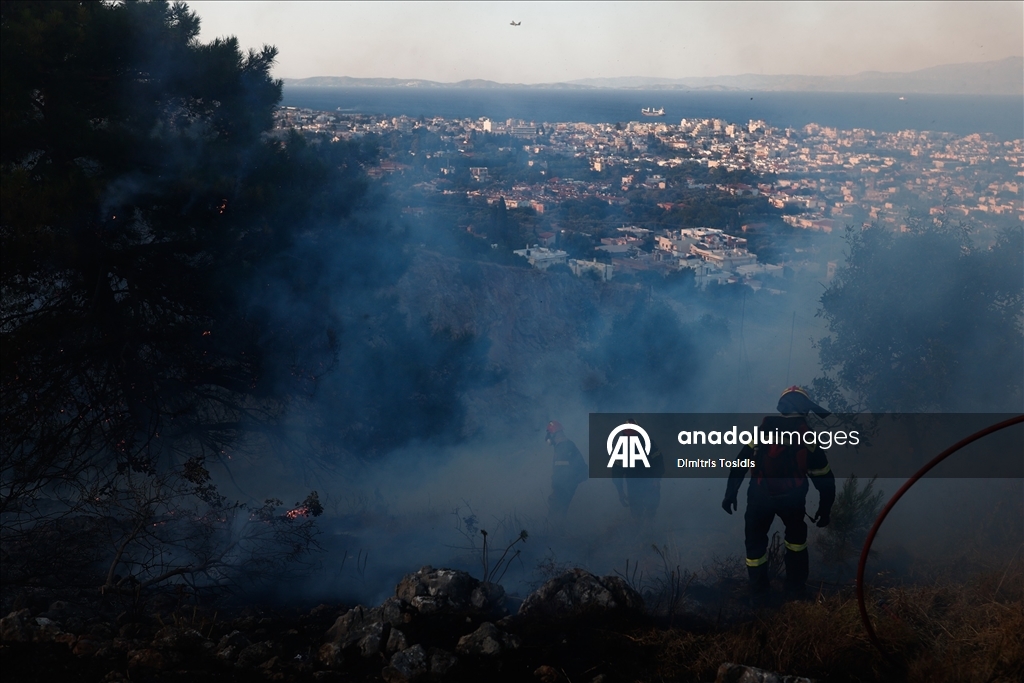 Yunanistan’da ormanlık alanda yangın çıktı​