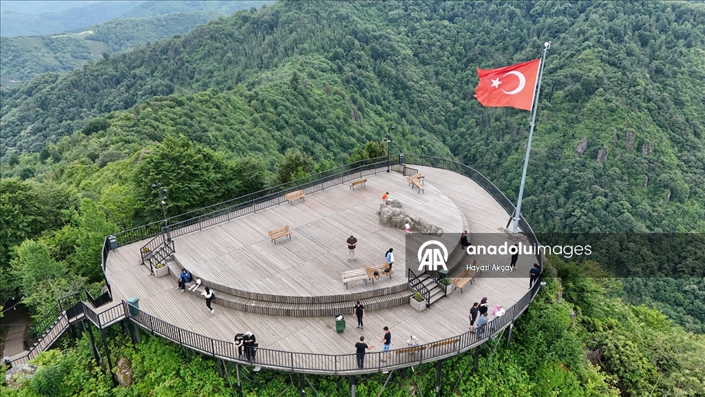 Yoroz Kent Ormanı manzarasını seyir terasından yaklaşık 200 bin kişi izledi​