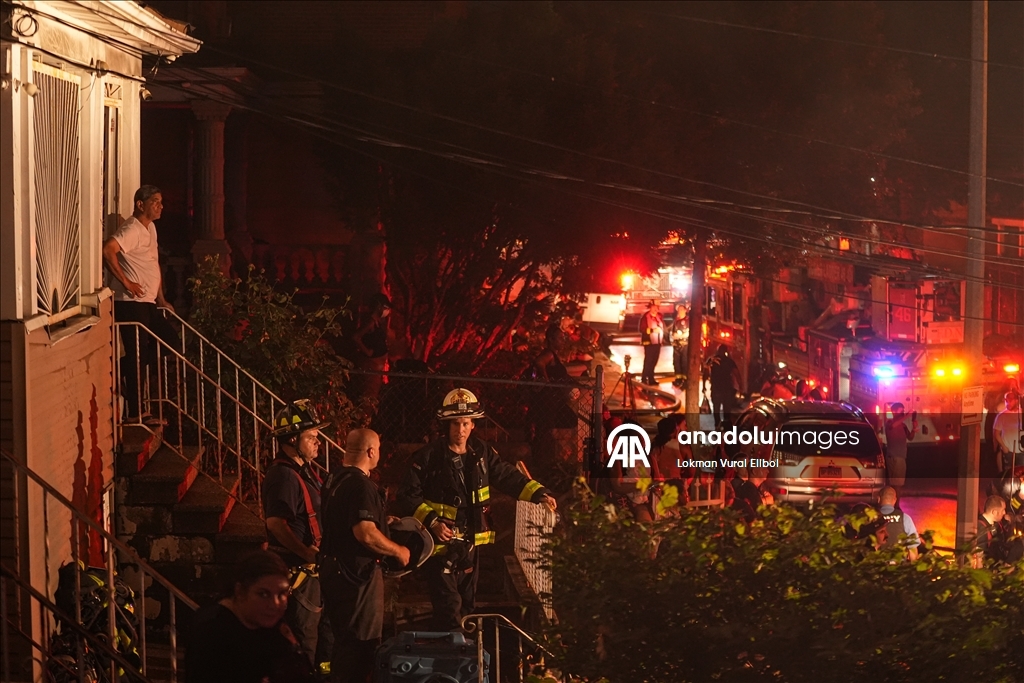При пожаре в Бронксе пострадали 14 человек