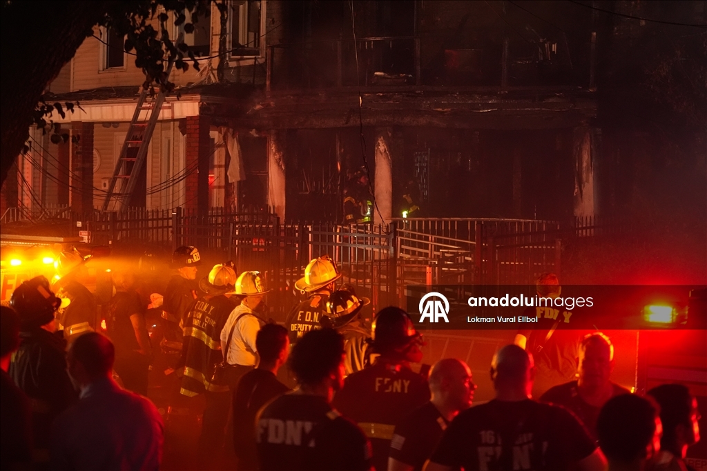 При пожаре в Бронксе пострадали 14 человек
