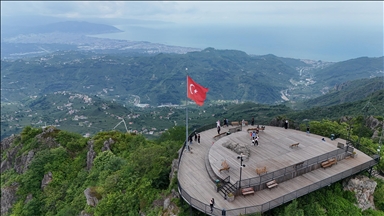 Yoroz Kent Ormanı manzarasını seyir terasından yaklaşık 200 bin kişi izledi