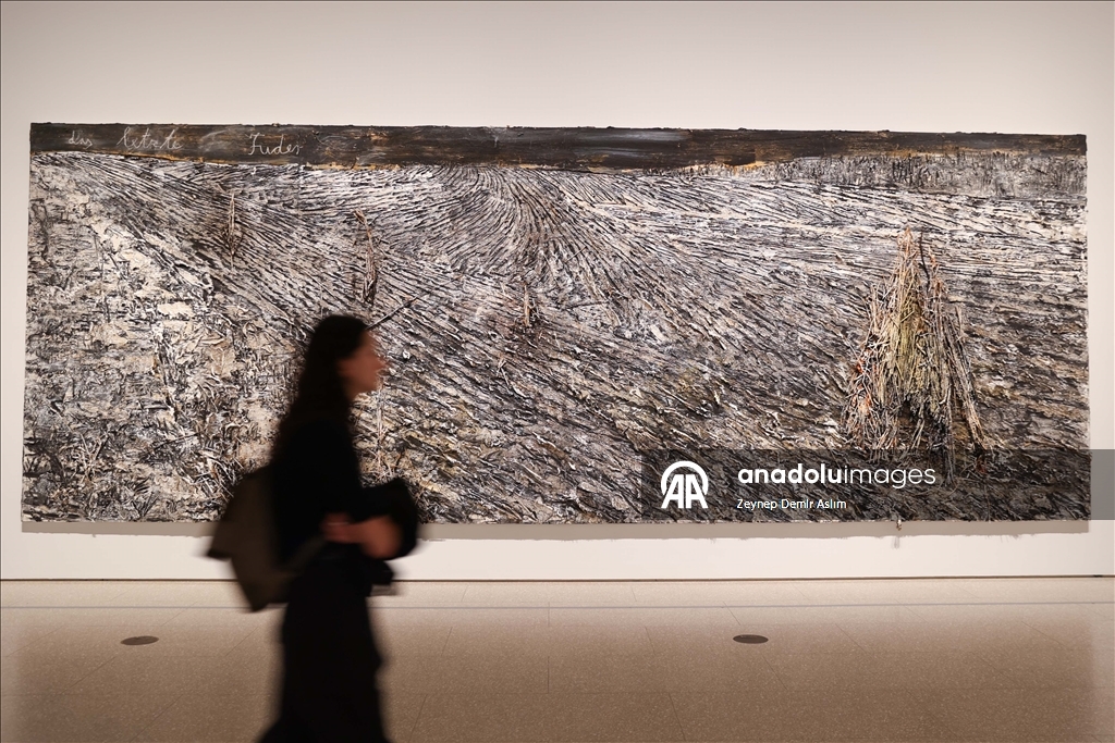 Anselm Kiefer ve Vincent van Gogh’un eserleri, Londra’daki Royal Academy of Arts’ta sanatseverlerle buluşuyor