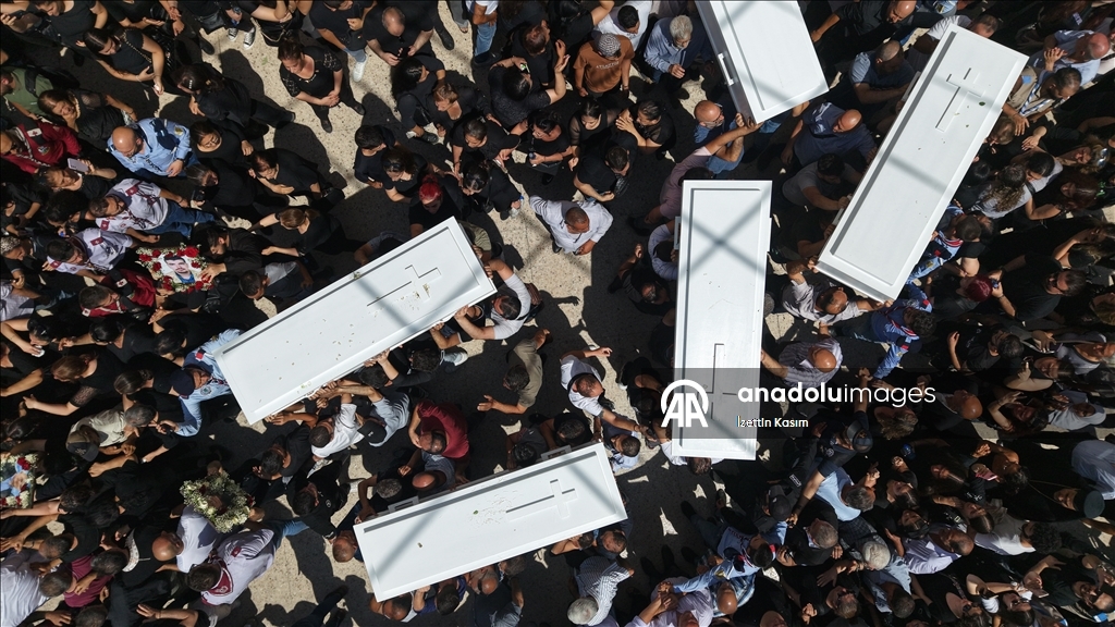 Şam'da Mar İlyas Kilisesi saldırısında yaşamını yitirenler için toplu cenaze töreni yapıldı