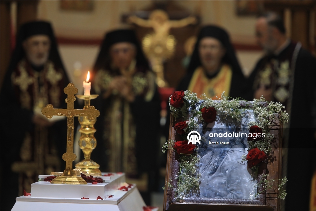 Şam'da Mar İlyas Kilisesi saldırısında yaşamını yitirenler için toplu cenaze töreni yapıldı