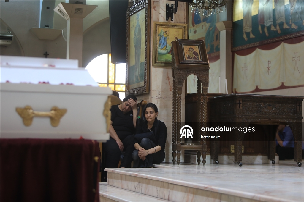 Şam'da Mar İlyas Kilisesi saldırısında yaşamını yitirenler için toplu cenaze töreni yapıldı