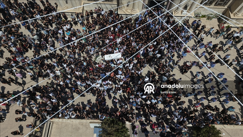 Şam'da Mar İlyas Kilisesi saldırısında yaşamını yitirenler için toplu cenaze töreni yapıldı