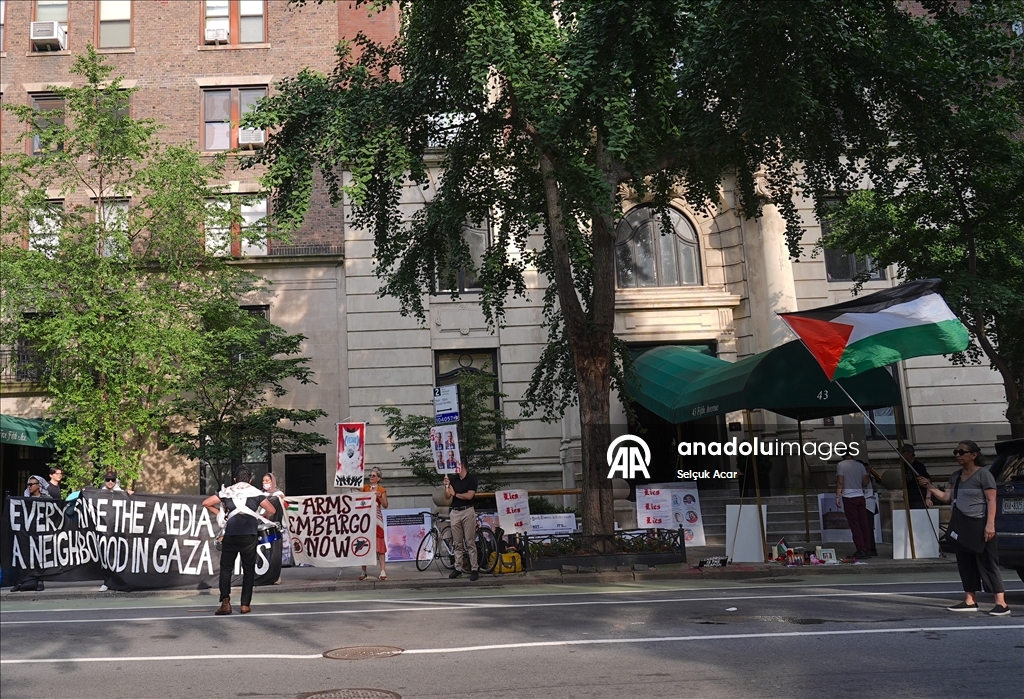 У дома главного редактора New York Times прошла акция в поддержку Палестины