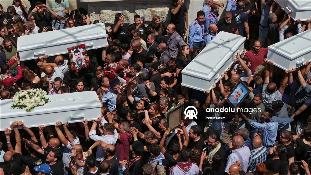 Şam'da Mar İlyas Kilisesi saldırısında yaşamını yitirenler için toplu cenaze töreni yapıldı