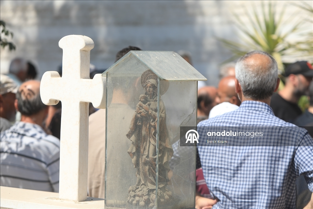 Şam'da Mar İlyas Kilisesi saldırısında yaşamını yitirenler için toplu cenaze töreni yapıldı