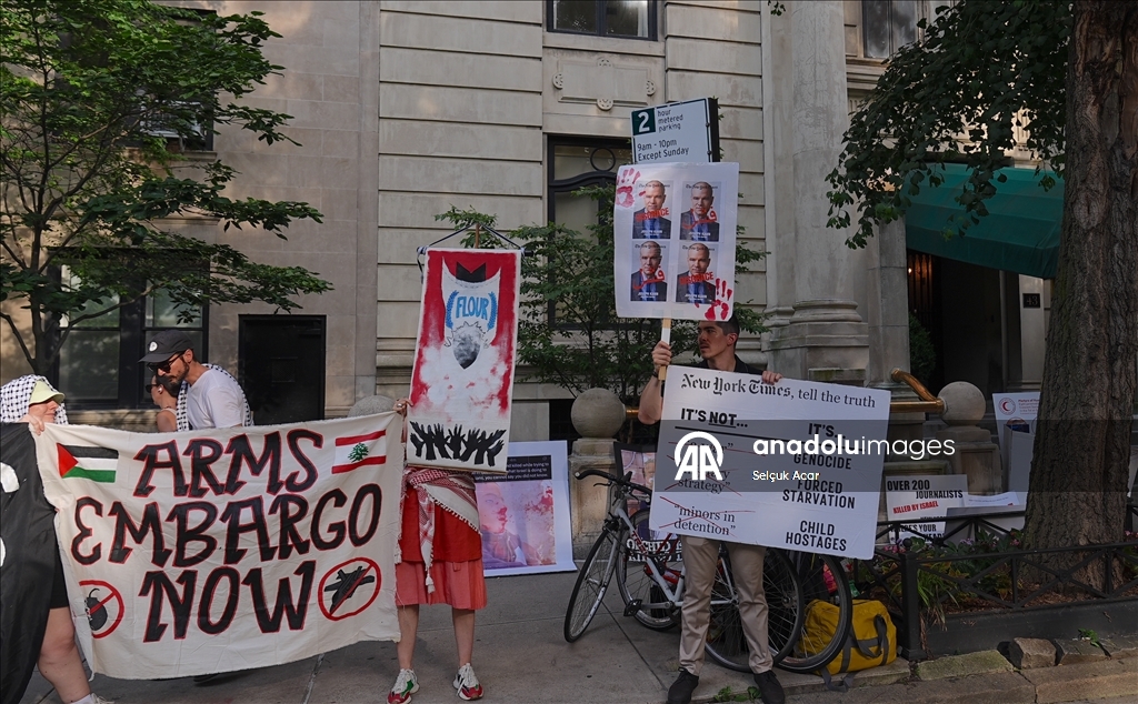 У дома главного редактора New York Times прошла акция в поддержку Палестины