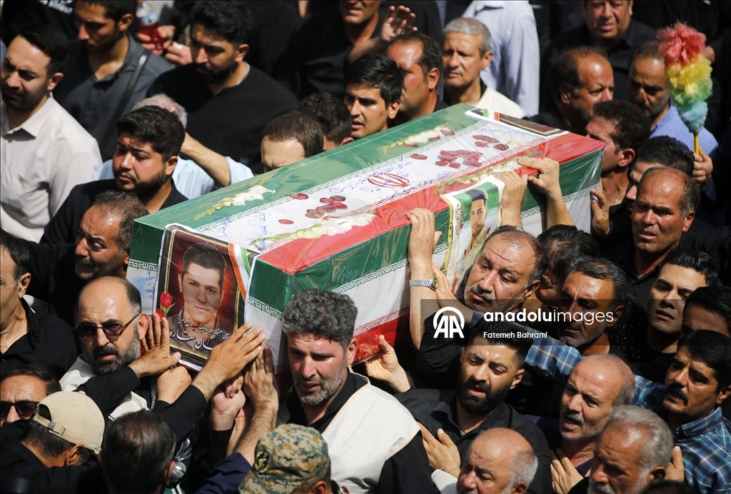 İsrail'in İran saldırısında hayatını kaybeden Devrim Muhafızları üyesinin cenaze töreni