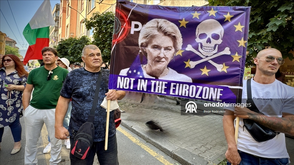 Sofya'da Bulgaristan'ın avroya geçişi protesto edildi