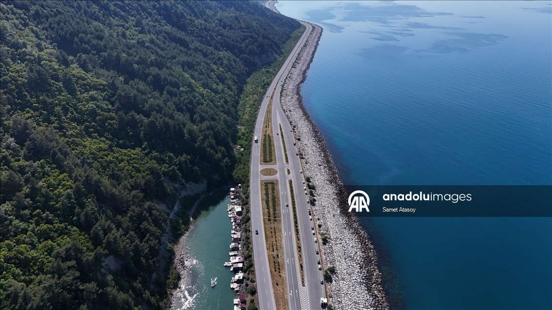 Karadeniz Sahil Yolu'nun Samsun-Sinop bölümü sürücülere doyumsuz seyir sunuyor