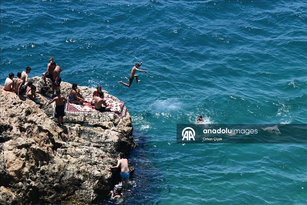 Antalya'da yüksek nem ve sıcak bunalttı