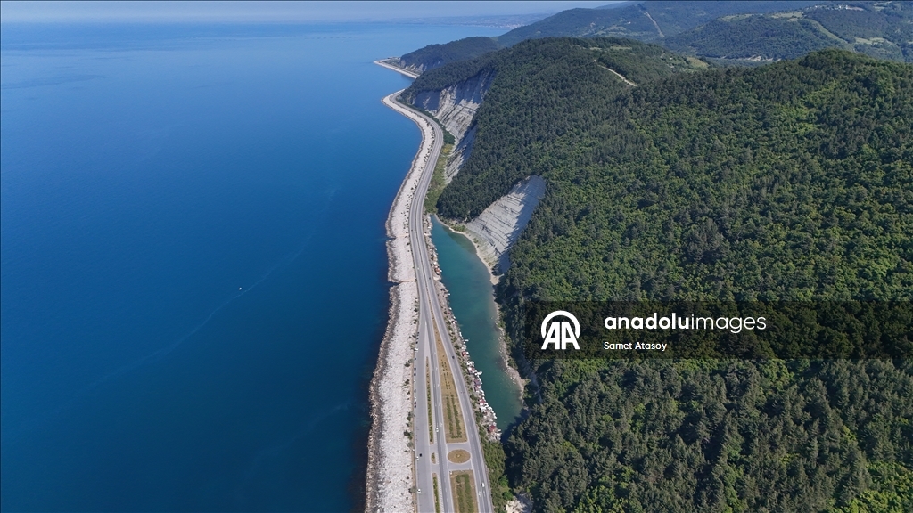 Karadeniz Sahil Yolu'nun Samsun-Sinop bölümü sürücülere doyumsuz seyir sunuyor