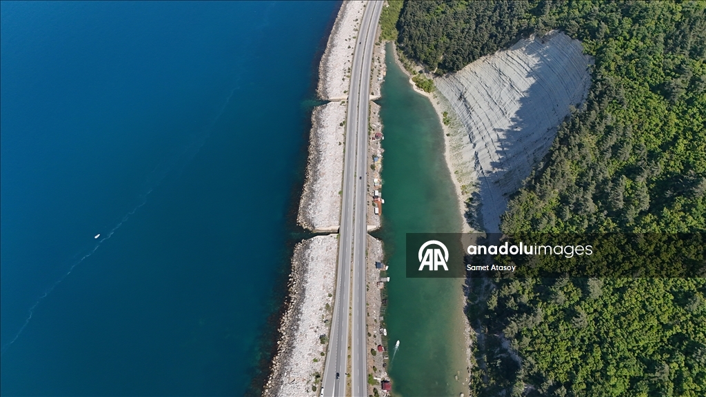Karadeniz Sahil Yolu'nun Samsun-Sinop bölümü sürücülere doyumsuz seyir sunuyor