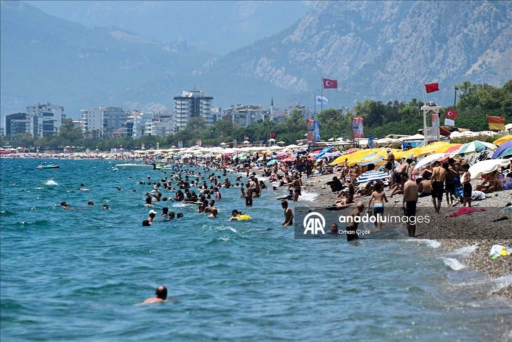 Antalya'da yüksek nem ve sıcak bunalttı