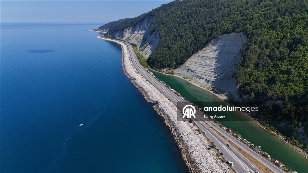 Karadeniz Sahil Yolu'nun Samsun-Sinop bölümü sürücülere doyumsuz seyir sunuyor