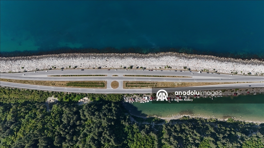 Karadeniz Sahil Yolu'nun Samsun-Sinop bölümü sürücülere doyumsuz seyir sunuyor
