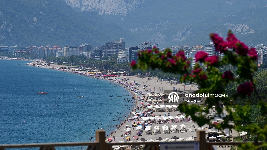 Antalya'da yüksek nem ve sıcak bunalttı