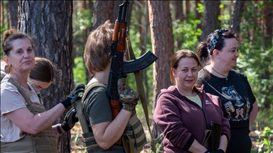Ukrayna ordusu Harkiv'de sivillere askeri eğitim veriyor