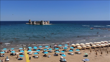 Mersin'in 11 mavi bayraklı plajı yerli ve yabancı turistleri ağırlayacak