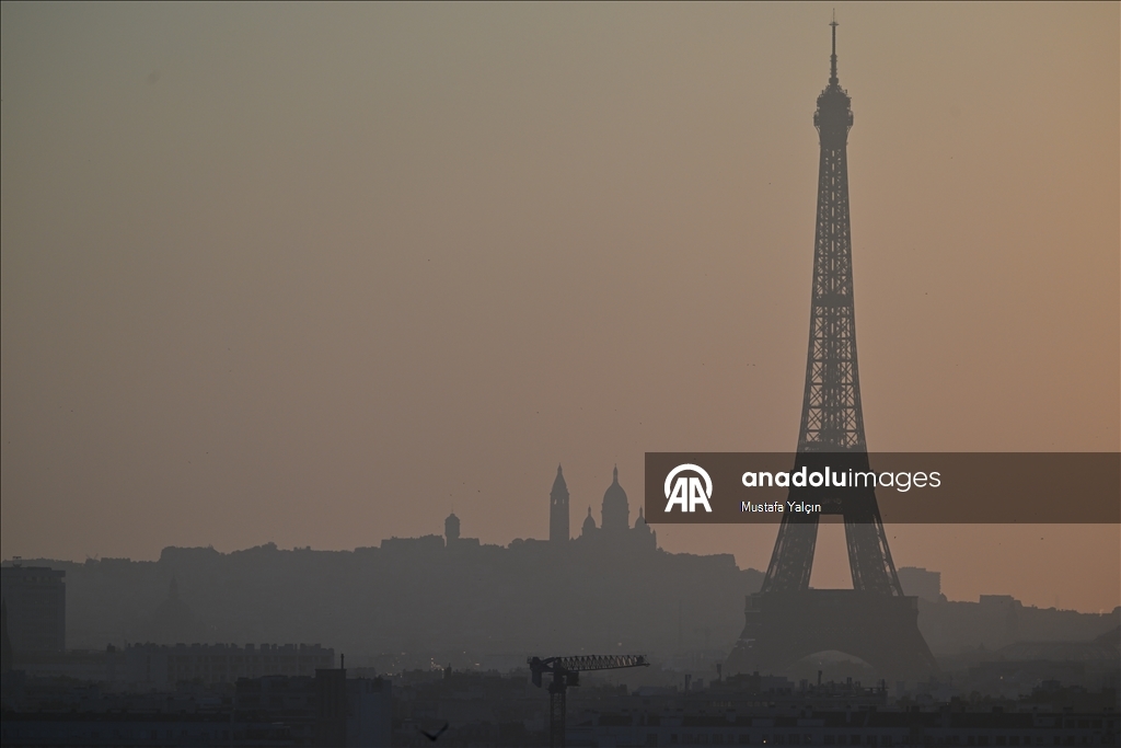 Paris'te gün doğumu