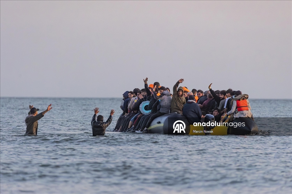 Göçmenler Gravelines'ten Manş Denizi'ni Geçmeye Çalışıyor
