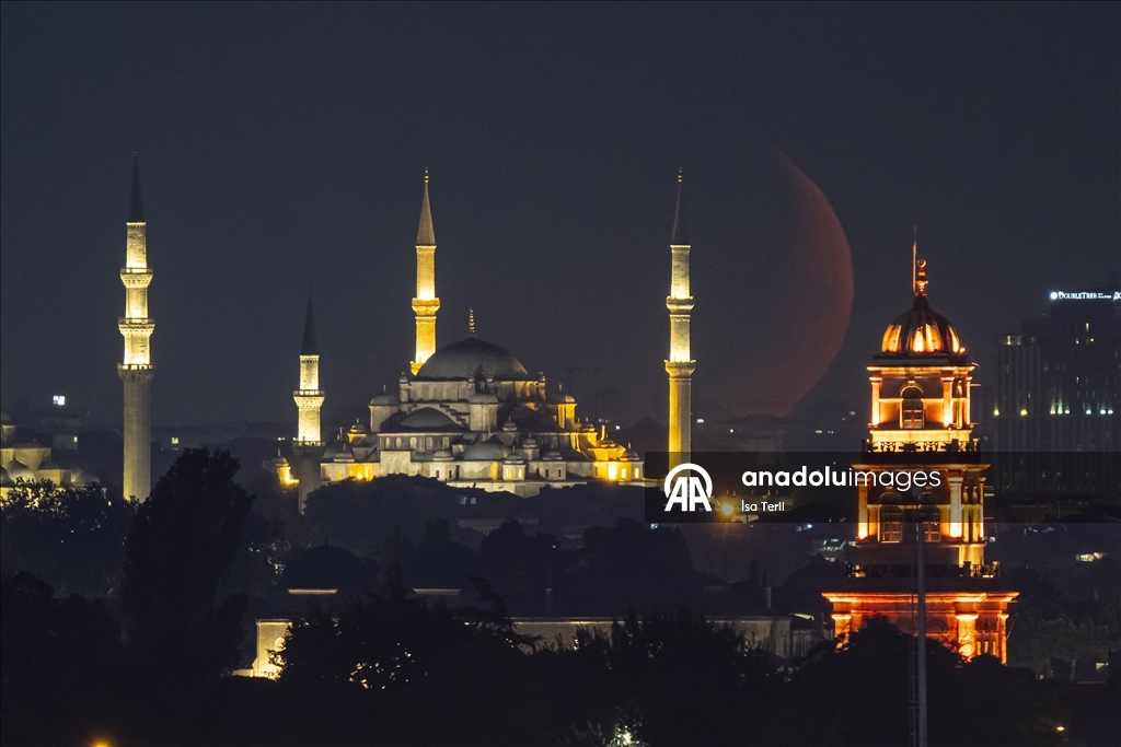 İstanbul'da hilal