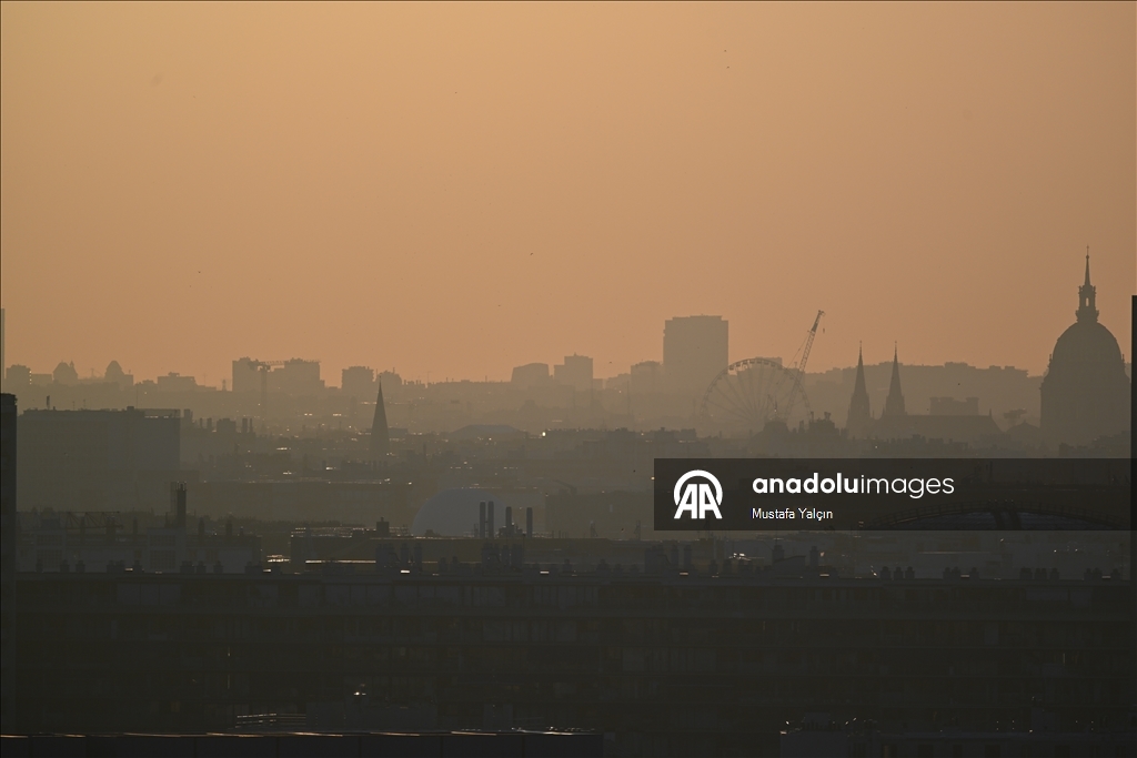 Paris'te gün doğumu
