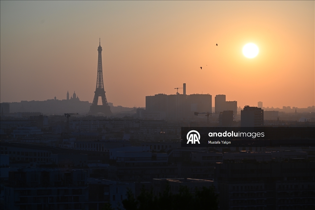 Paris'te gün doğumu