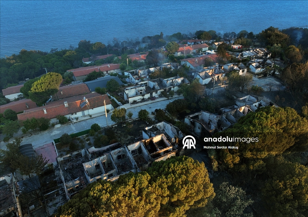 İzmir Seferihisar'daki orman yangınında 345 hanenin bulunduğu sitedeki bazı evler zarar gördü