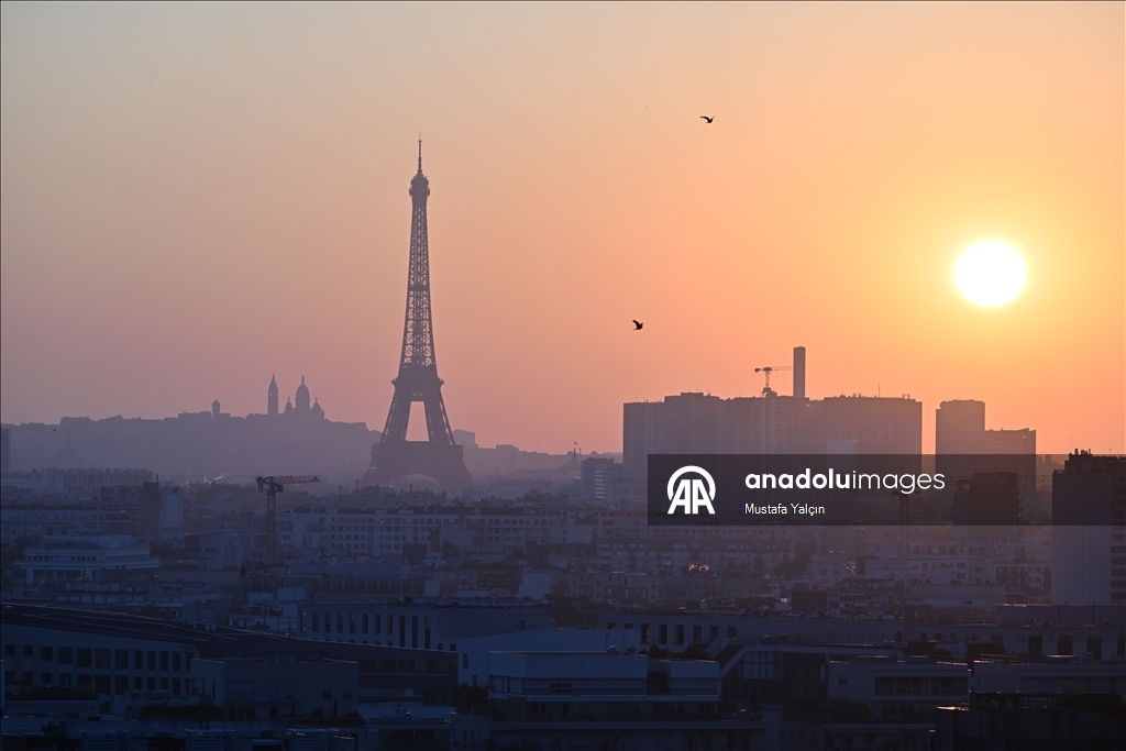 Paris'te gün doğumu
