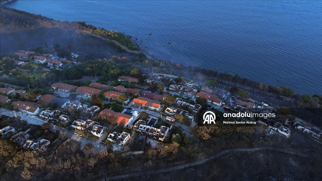 İzmir Seferihisar'daki orman yangınında 345 hanenin bulunduğu sitedeki bazı evler zarar gördü