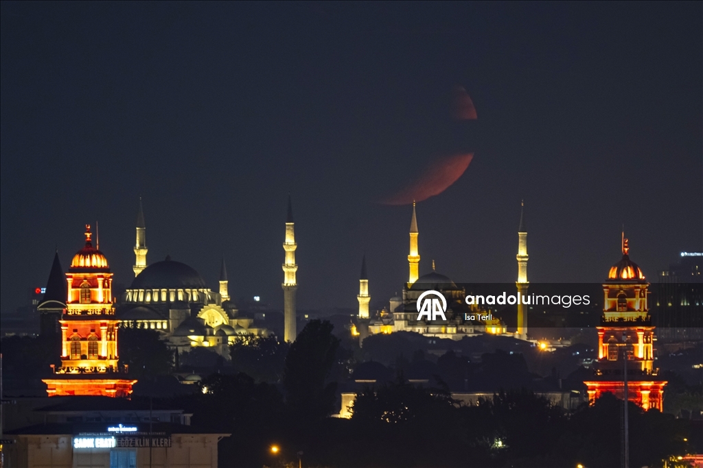 İstanbul'da hilal
