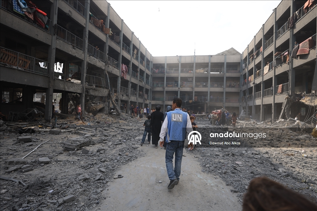 İsrail'in hedef aldığı El-Felah Okulu'nda ağır hasar oluştu