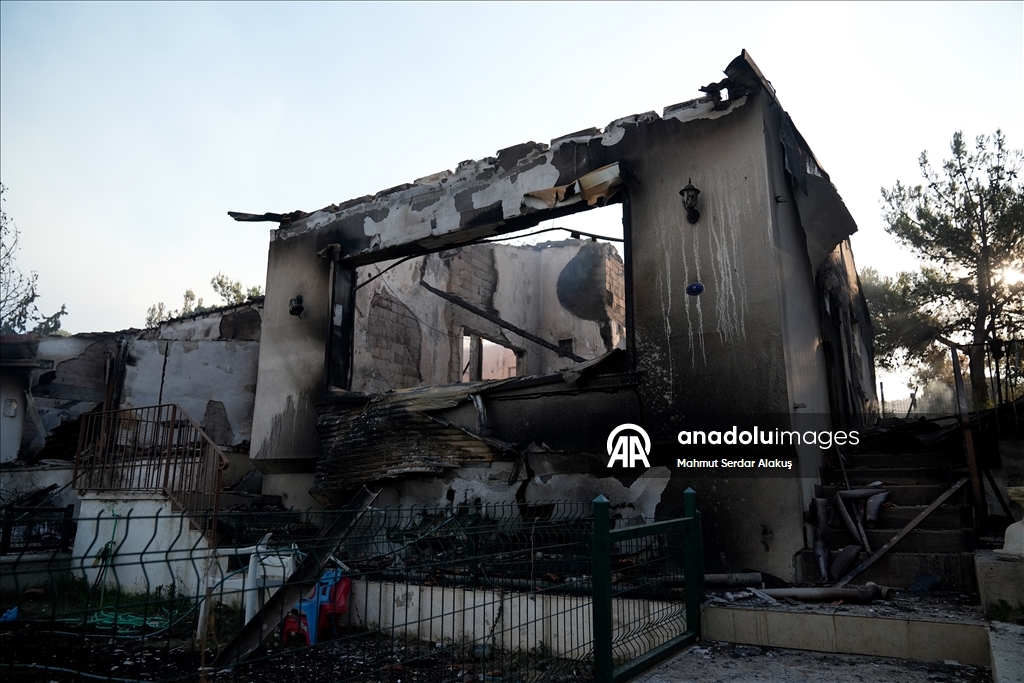 İzmir Seferihisar'daki orman yangınında 345 hanenin bulunduğu sitedeki bazı evler zarar gördü