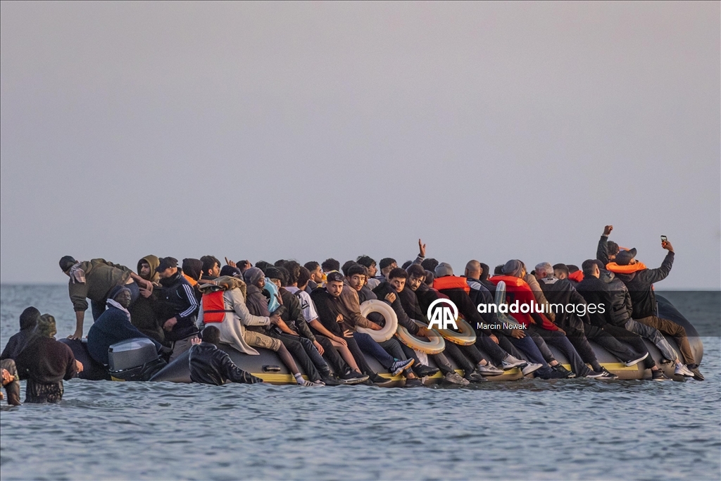 Göçmenler Gravelines'ten Manş Denizi'ni Geçmeye Çalışıyor