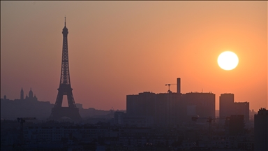 Paris'te gün doğumu